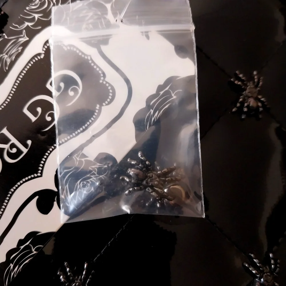 GG Rose Rock Rebel goth black vinyl quilted spider purse - Picture 11 of 11